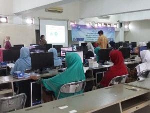 Teknik Informatika UAA Melatih Ibu-ibu Rumah Tangga Berbisnis Online