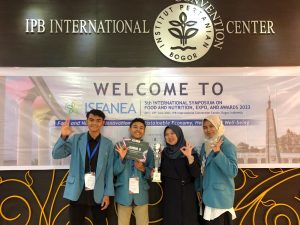 Alma Ata University Yogyakarta placed second in the Doughnut (Debate on Food and Nutrition) Competition at the Nutrition Fair IPB 2023