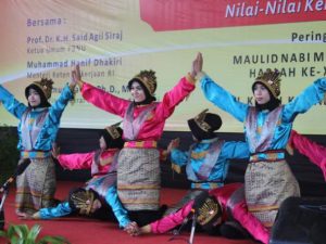 UKM Tari menampilkan Tarian Khas Aceh