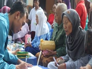 IAI (Ikatan Apoteker Indonesia) dan Dagusibu KALBE beserta HIMAFA Universitas Alma Ata mengadakan Senam Sehat, Penyuluhan dan Pengobatan Gratis