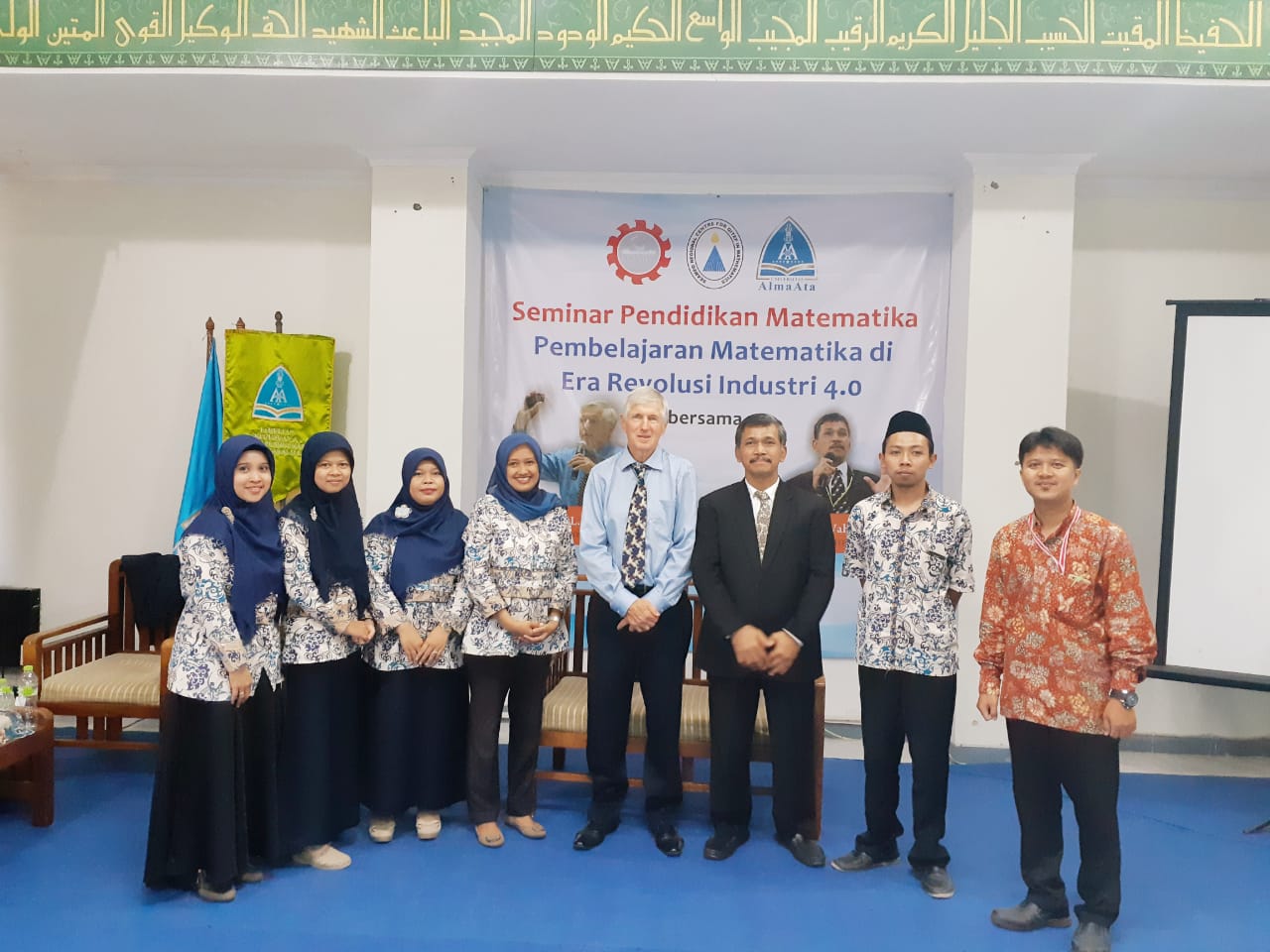 Prodi Matematika Alma Ata Gelar Seminar Bersama Prof. Allan. L. White