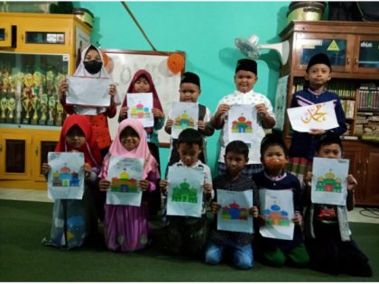 Hapus Bosan, Mahasiswa KKNT Alma Ata Gelar Lomba Menggambar untuk Anak