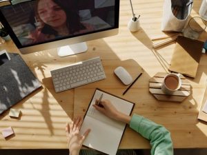 Masa Depan Dunia Kerja: Remote Work atau Kembali ke Kantor?