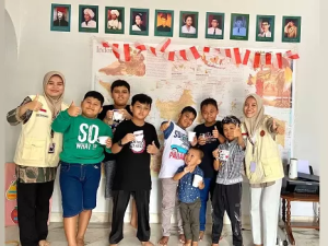 Bersama Mahasiswi KKNT Internasional, Anak-anak SB Ipoh Belajar Membuat Obat Herbal dari Tanaman Jahe