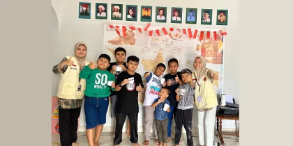 Bersama Mahasiswi KKNT Internasional, Anak-anak SB Ipoh Belajar Membuat Obat Herbal dari Tanaman Jahe