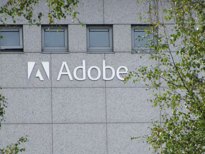 Adobe Firefly Resmi Hadir di Ponsel, Bukan Sekadar Aplikasi Kreatif