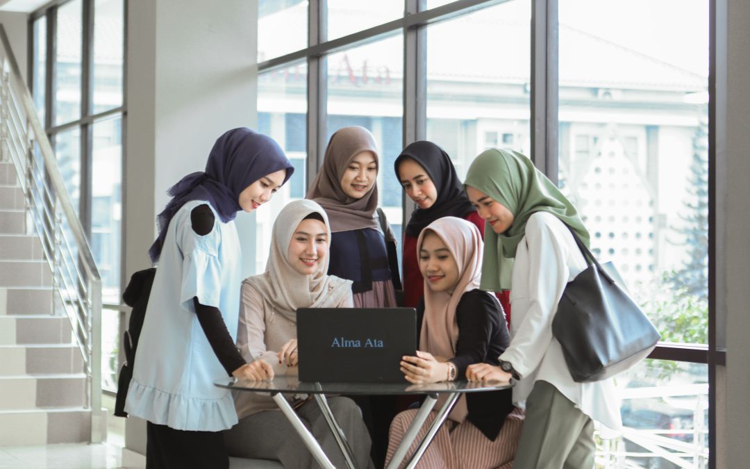 Belajar, berdiskusi, dan berkembang bersama di lingkungan kampus yang nyaman dan suportif 🌿✨ Universitas Alma Ata hadir sebagai kampus terakreditasi unggul dengan fasilitas lengkap untuk mendukung generasi muda meraih masa depan terbaik.”